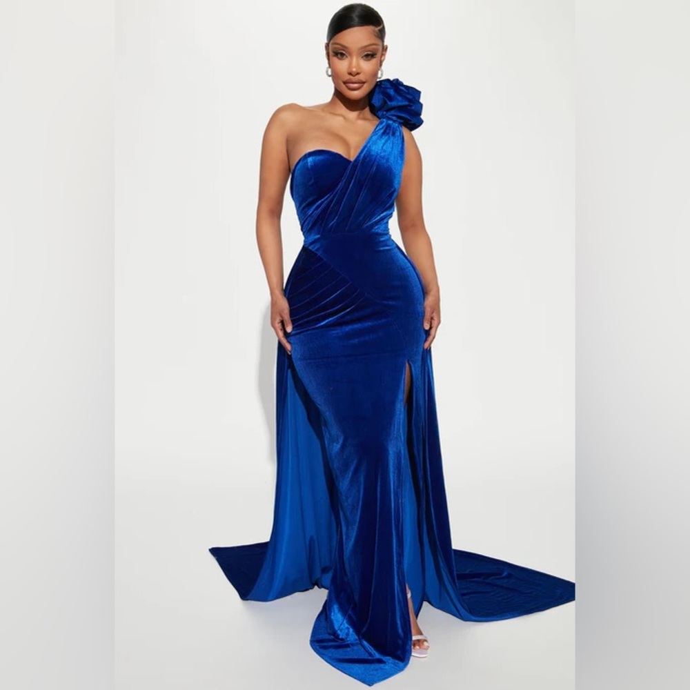 Fashion Nova Elegant Blue Velvet Dress